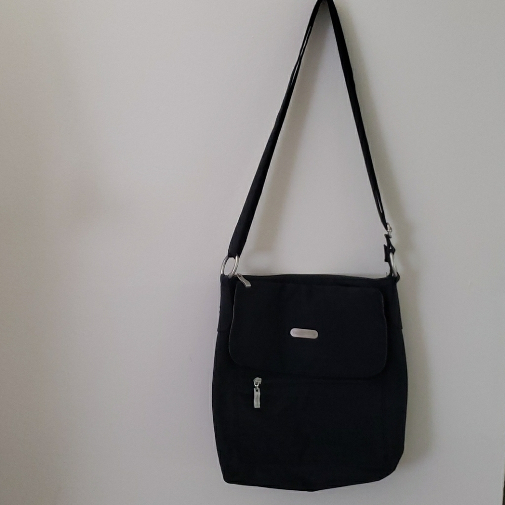 Baggallini Black Crossbody purse with front zipper